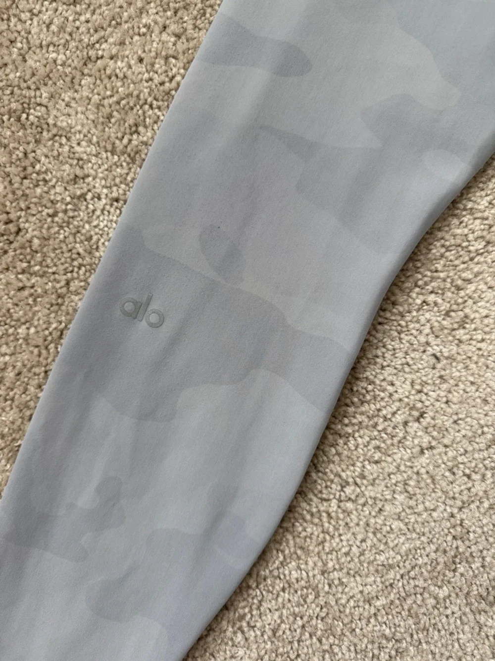 Alo Yoga Light Grey Camo High Waisted Athletic Gym Leggings